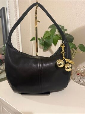 Vintage Coach Ergo Bag: Black Leather Shoulder bag